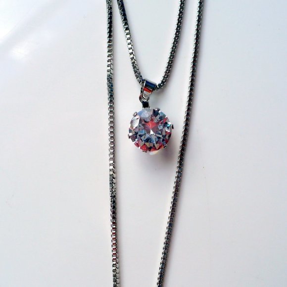 ❤️ NEW Silver Rhinestone Fox 2 Part Necklace With White Feathers Movable Tail - Picture 3 of 10